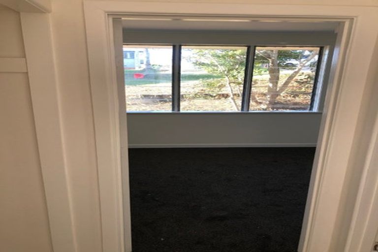 Photo of property in 75 Awaroa Road, Sunnyvale, Auckland, 0612