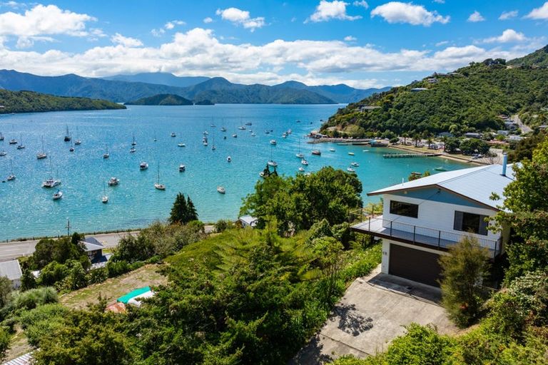 Photo of property in 324-328 Waikawa Road, Waikawa, Picton, 7220
