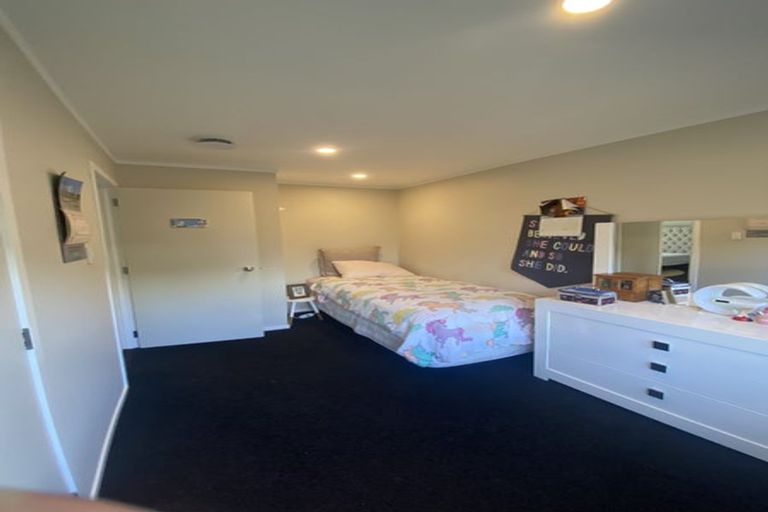 Photo of property in 12 Millen Place, Clarks Beach, 2122