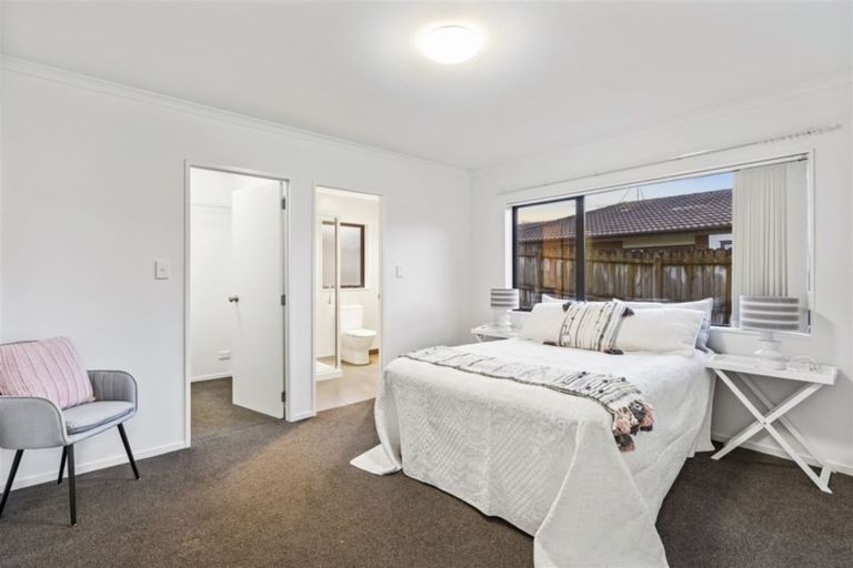 Photo of property in 10 Bokeen Lane, Flat Bush, Auckland, 2019