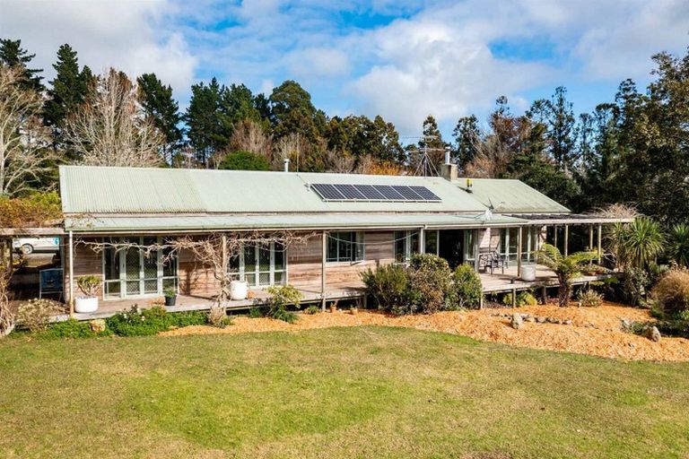 Photo of property in 212 Staniforth Road, Kaiwaka, Wellsford, 0975