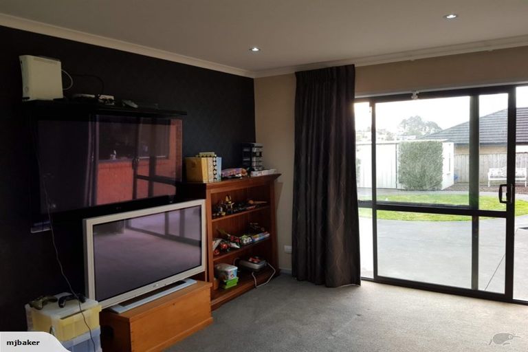 Photo of property in 24 Ainslee Street, Highlands Park, New Plymouth, 4312
