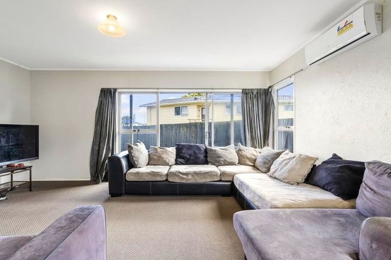 Photo of property in 314 Roscommon Road, Clendon Park, Auckland, 2103