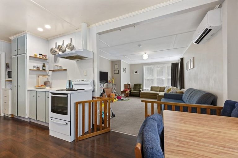 Photo of property in 43 August Street, Stokes Valley, Lower Hutt, 5019