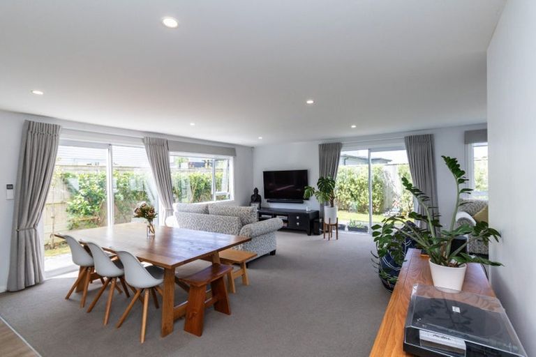 Photo of property in 92 Silverstream Road, Crofton Downs, Wellington, 6035