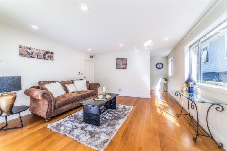 Photo of property in 102a Beach Road, Castor Bay, Auckland, 0620