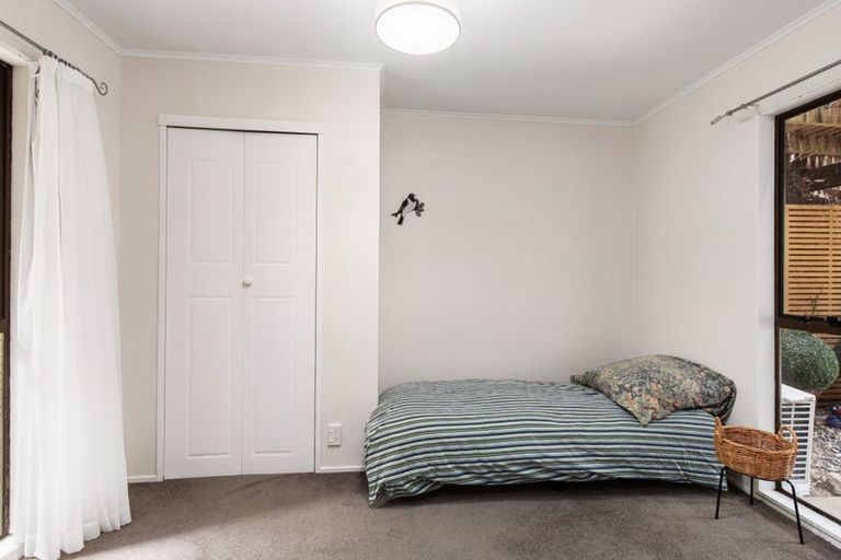 Photo of property in 4 Lady Bell Grove, Lowry Bay, Lower Hutt, 5013