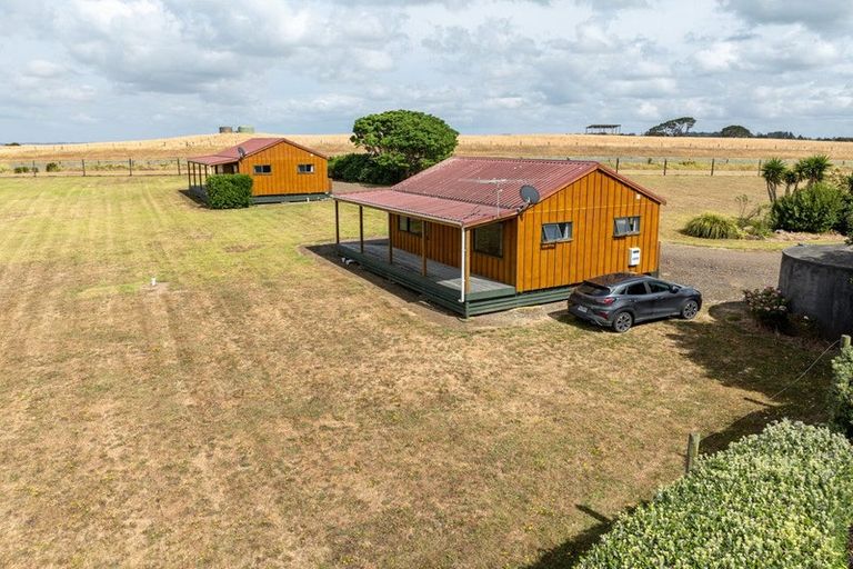 Photo of property in 986 Tinopai Road, Tinopai, Matakohe, 0593