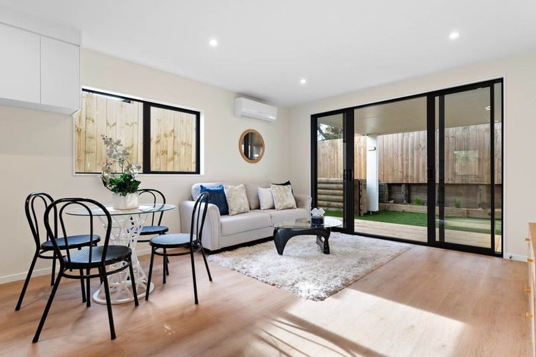 Photo of property in 3/10 Orchid Place, Te Atatu South, Auckland, 0610