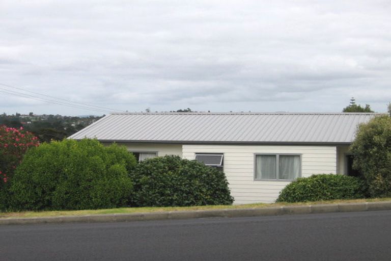 Photo of property in 2/296 Glenfield Road, Glenfield, Auckland, 0629