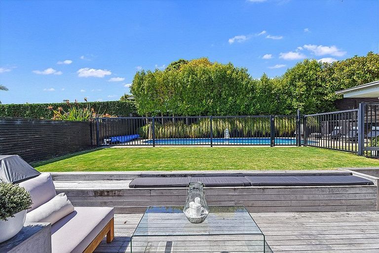 Photo of property in 27 Tizard Road, Birkenhead, Auckland, 0626