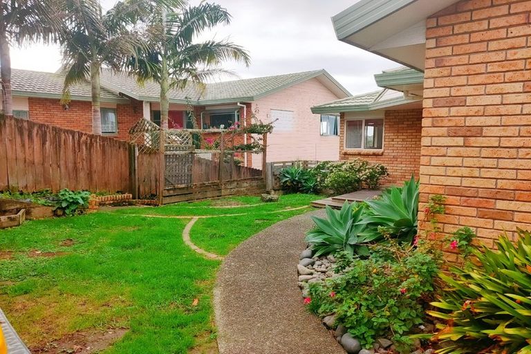 Photo of property in 79 Garton Drive, Massey, Auckland, 0614