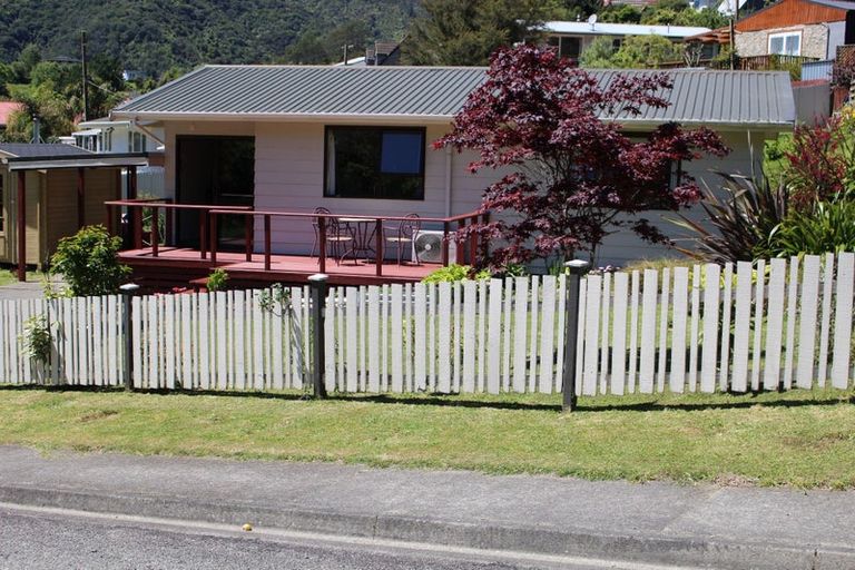 Photo of property in 1 Webster Place, Picton, 7220