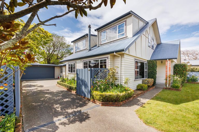 Photo of property in 21 Alan Street, Palmerston North, 4414