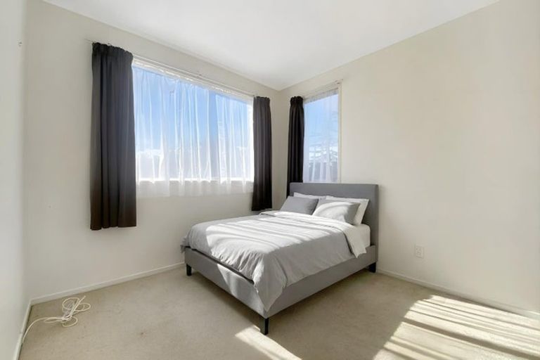 Photo of property in 12 Claverdon Drive, Massey, Auckland, 0614