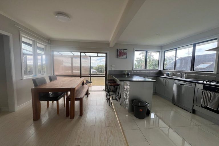 Photo of property in 17 Bradbury Road, Botany Downs, Auckland, 2010