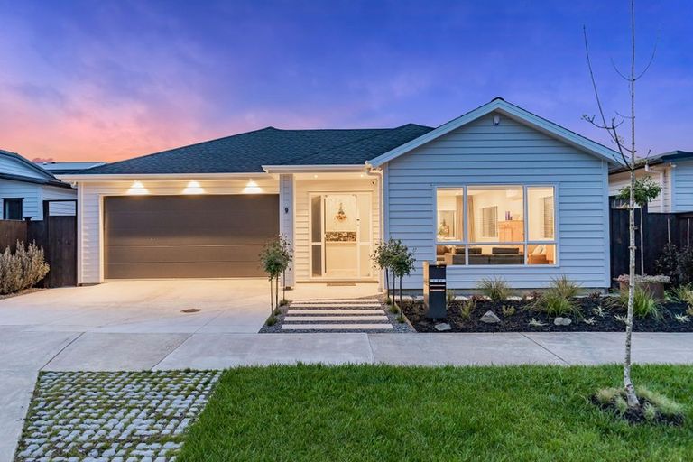 Photo of property in 9 Ropere Street, Kumeu, 0810