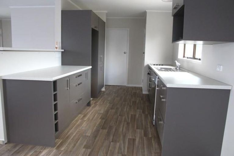 Photo of property in 8 Mayer Place, Ranui, Auckland, 0612