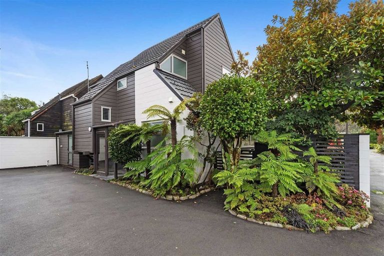 Photo of property in 4 Bridgemere Lane, Cracroft, Christchurch, 8022