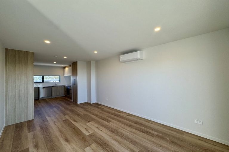 Photo of property in 4/506 Glenfield Road, Bayview, Auckland, 0629