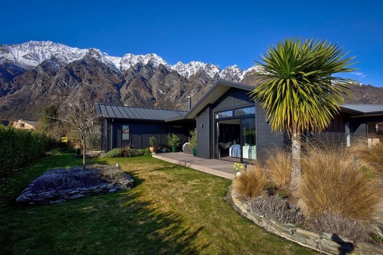 Photo of property in 6 Caithness Court, Jacks Point, Queenstown, 9371