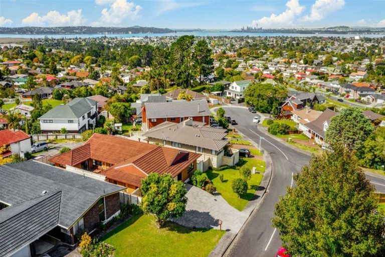 Photo of property in 10 Tatyana Place, Massey, Auckland, 0614