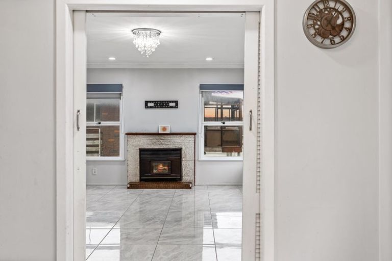 Photo of property in 41 Royal Road, Massey, Auckland, 0614