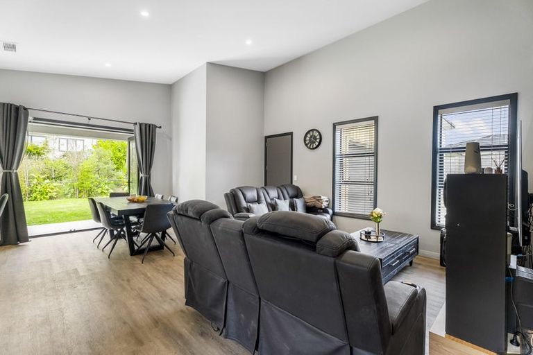 Photo of property in 41 Couldrey Crescent, Red Beach, 0932