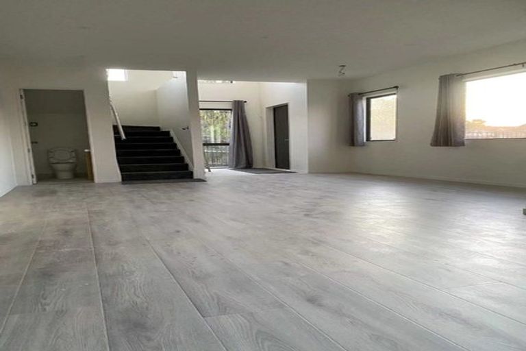 Photo of property in 50a Barbados Drive, Unsworth Heights, Auckland, 0632