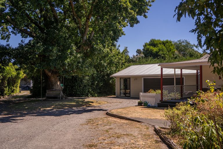 Photo of property in 247 Belvedere Road, Carterton, 5713