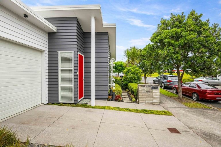 Photo of property in 3 Waiarohia Place, Hobsonville, Auckland, 0616