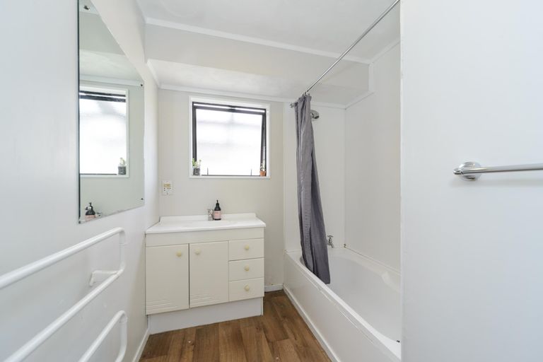 Photo of property in 40 Rotoiti Avenue, Pakuranga Heights, Auckland, 2010