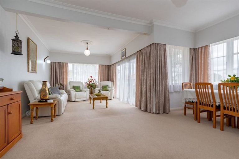 Photo of property in 5 Freyberg Street, Waterloo, Lower Hutt, 5011