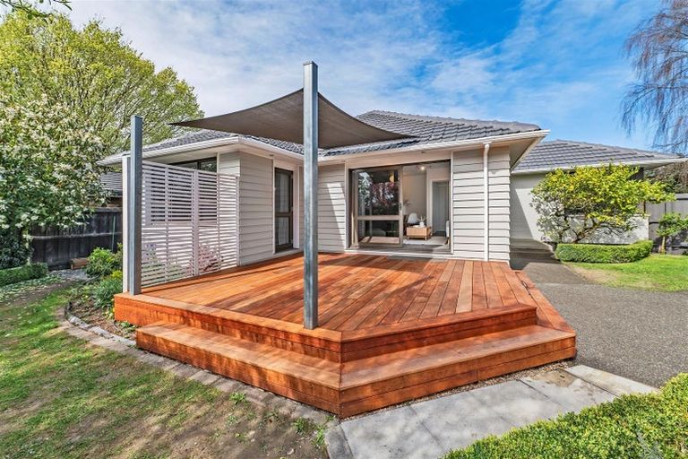 Photo of property in 12 Oakhurst Place, Russley, Christchurch, 8042