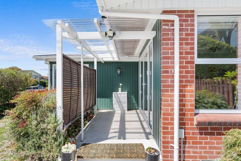 Photo of property in 17 Harrowdale Drive, Avonhead, Christchurch, 8042