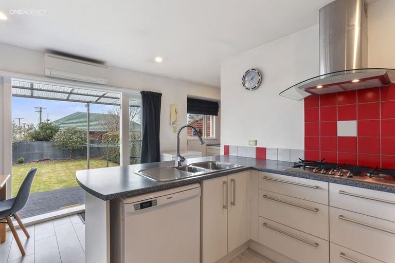 Photo of property in 262 Main North Road, Redwood, Christchurch, 8051