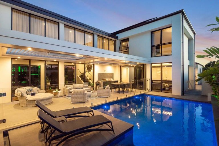 Photo of property in 90 Marine Parade, Mellons Bay, Auckland, 2014