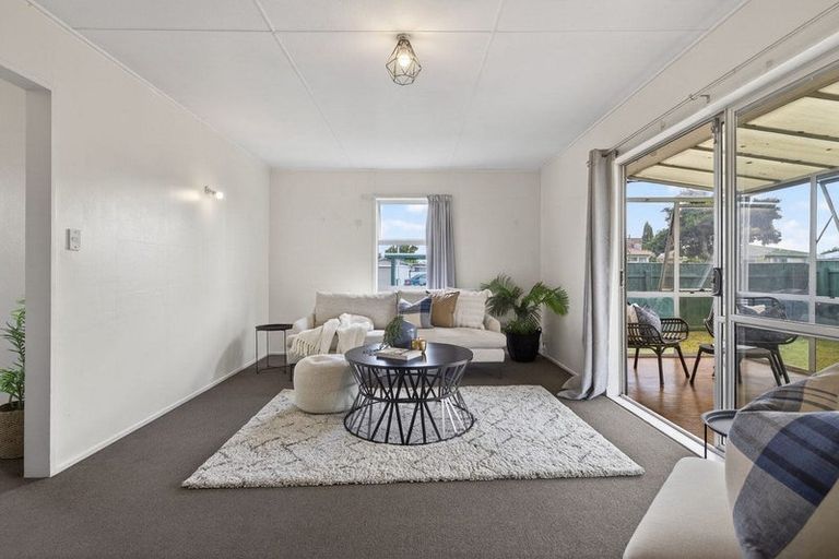 Photo of property in 4 Rhodes Drive, Kelvin Grove, Palmerston North, 4414