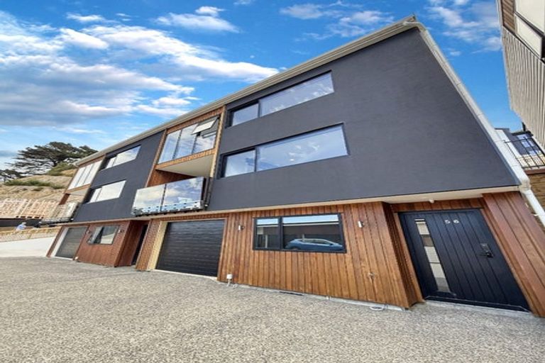 Photo of property in 56 Rangiora Avenue, Kaiwharawhara, Wellington, 6035