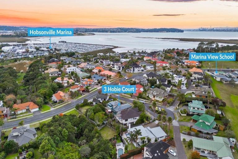 Photo of property in 3 Hobie Court, West Harbour, Auckland, 0618