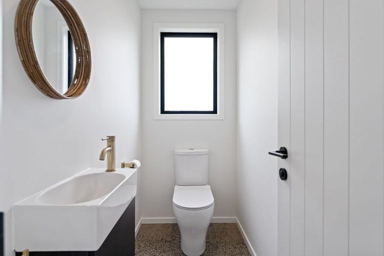 Photo of property in 1 Larches Lane, Kinloch, 3377