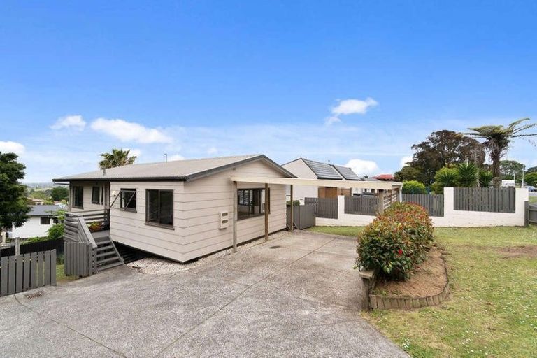 Photo of property in 2/87 Hobsonville Road, West Harbour, Auckland, 0618