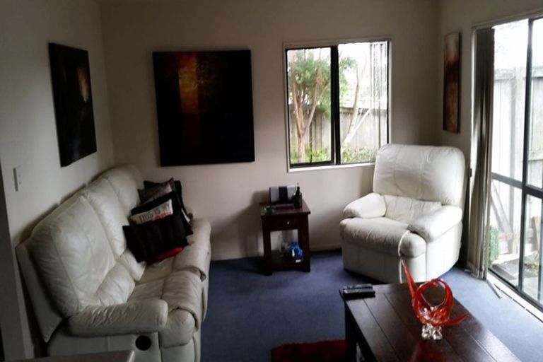 Photo of property in 14/3 Orwell Road, Greenhithe, Auckland, 0632