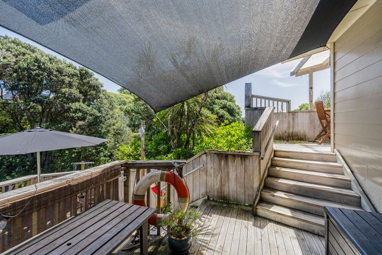 Photo of property in 14 Hughes Street, Waikanae Beach, Waikanae, 5036