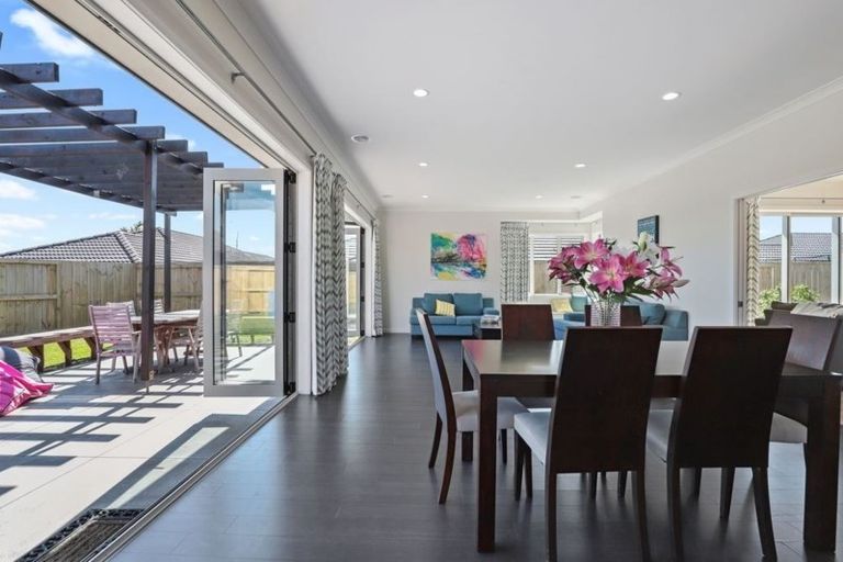 Photo of property in 92 Farringdon Avenue, Rototuna North, Hamilton, 3210