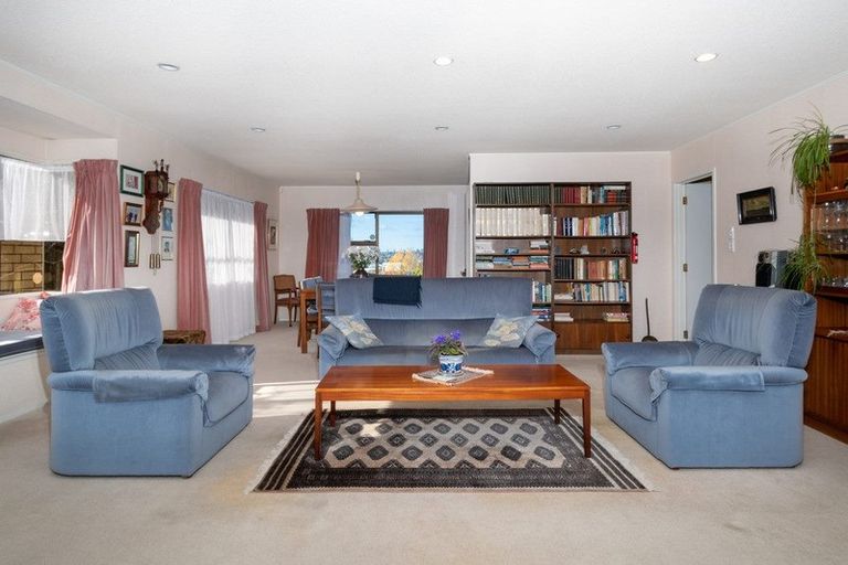 Photo of property in 52 Spence Road, Henderson, Auckland, 0612