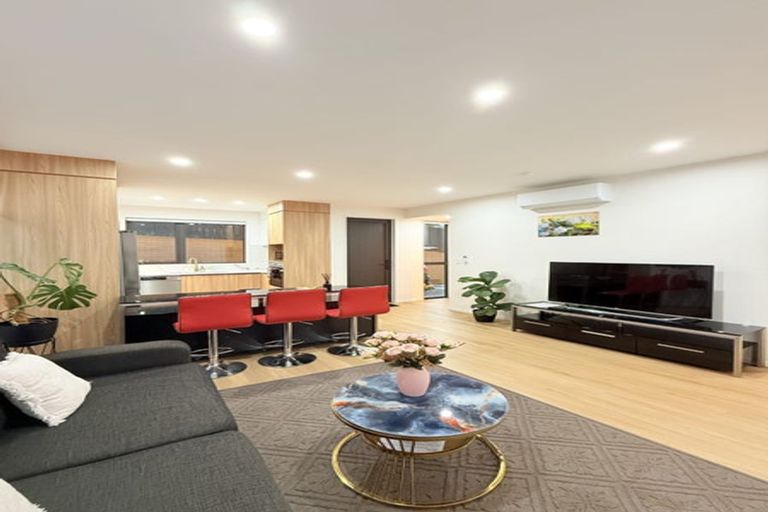 Photo of property in 584e Beach Road, Rothesay Bay, Auckland, 0630
