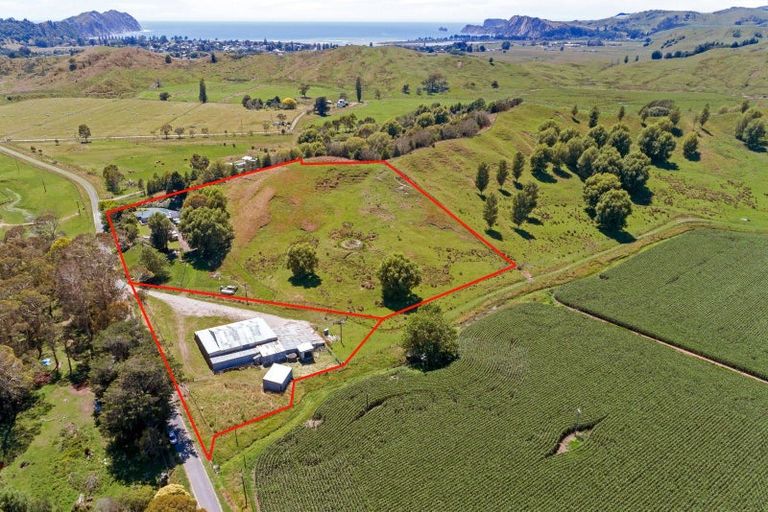 Photo of property in 95 Paremata Road, Tolaga Bay, 4077