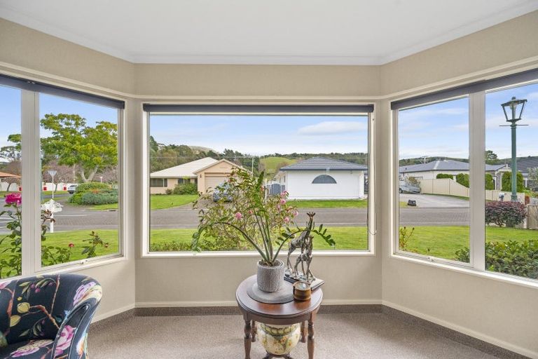 Photo of property in 2 Lowndes Place, Taradale, Napier, 4112