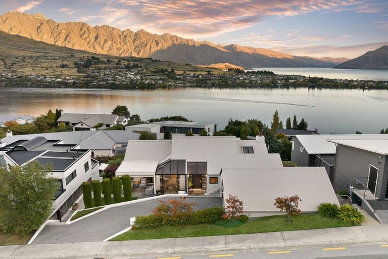 Photo of property in 4 Peregrine Place, Queenstown, 9300
